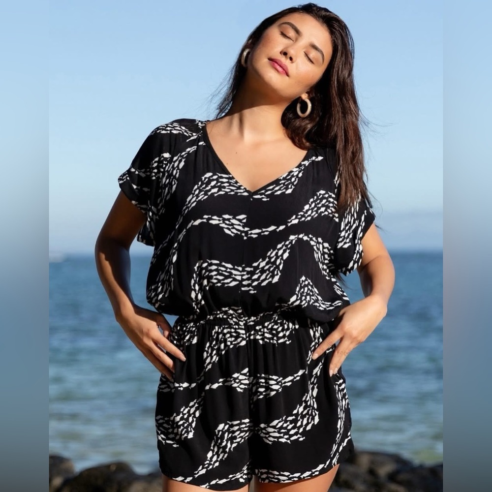 NWT Ava Sky Romper Roslyn in Black Fish Wave